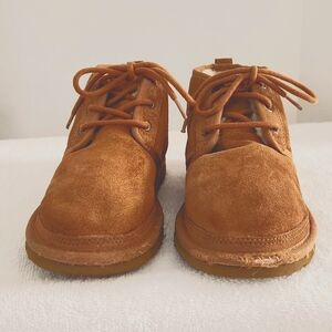 UGGS, Boys, US Size 7, UK SIZE 6, EU Size 40 Special attention to pictures